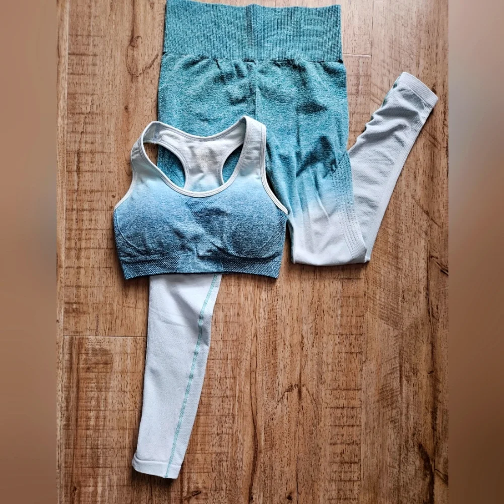 Blue/White Ombre Workout Set - Picture 1 of 6